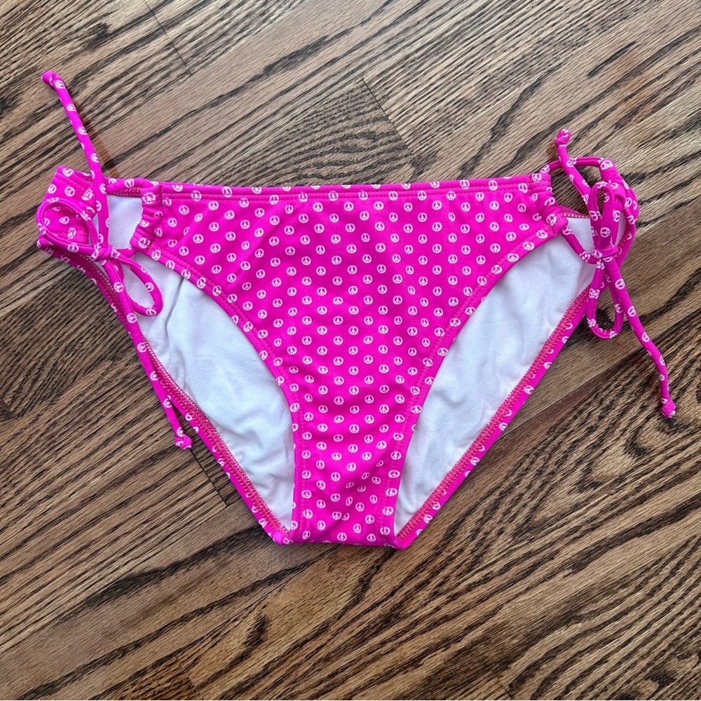 Roxy medium NWOT peace sign bottoms